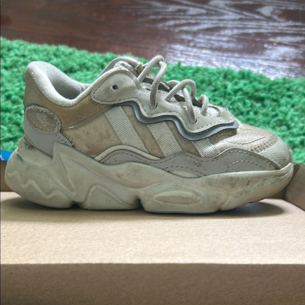Adidas Toddler Ozweego Sneakers size 8K